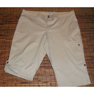 Ladies Lee Natural fit cargo capris flattering EUC